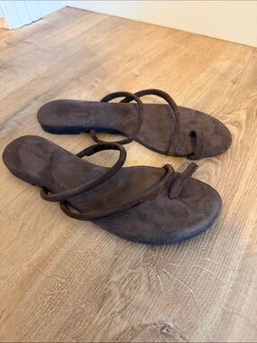 Reformation Dark Brown Strappy Toe-Loop Sandals